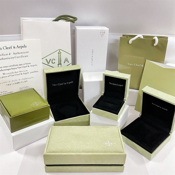 ˇMagic JewelryˇVA CLOVER BRACELET NECKLACE RING BOX GIFT BAG