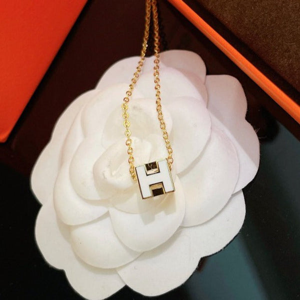 ˇMagic JewelryˇH WHITE SQUARE GOLD NECKLACE